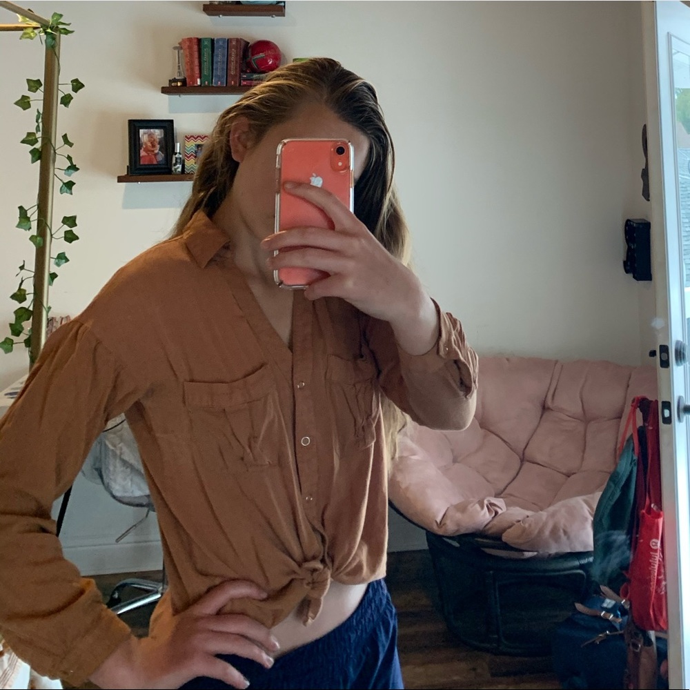 V-neck button down top🦊🍂 - Picture 5 of 5